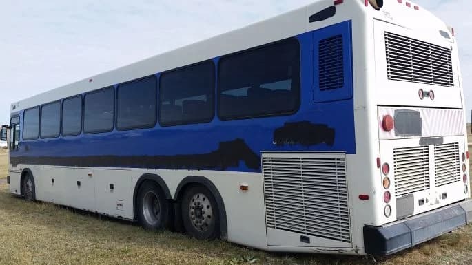 2001 Neoplan 2800 Wheelchair Lift Equipped - Image 3