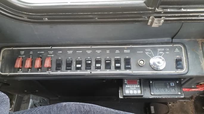 2001 Neoplan 2800 Wheelchair Lift Equipped - Image 6