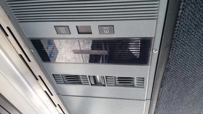 2001 Neoplan 2800 Wheelchair Lift Equipped - Image 9