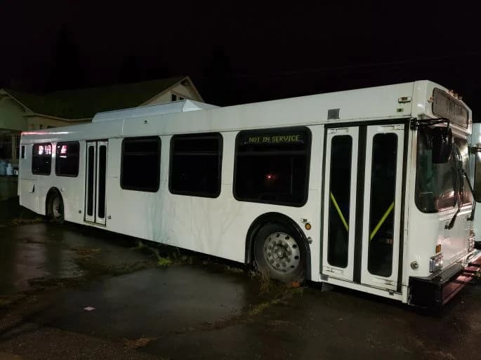 1997 New Flyer Transit Bus - Image 2
