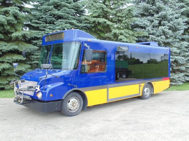 2009 Workhorse Startrans  - Image 2