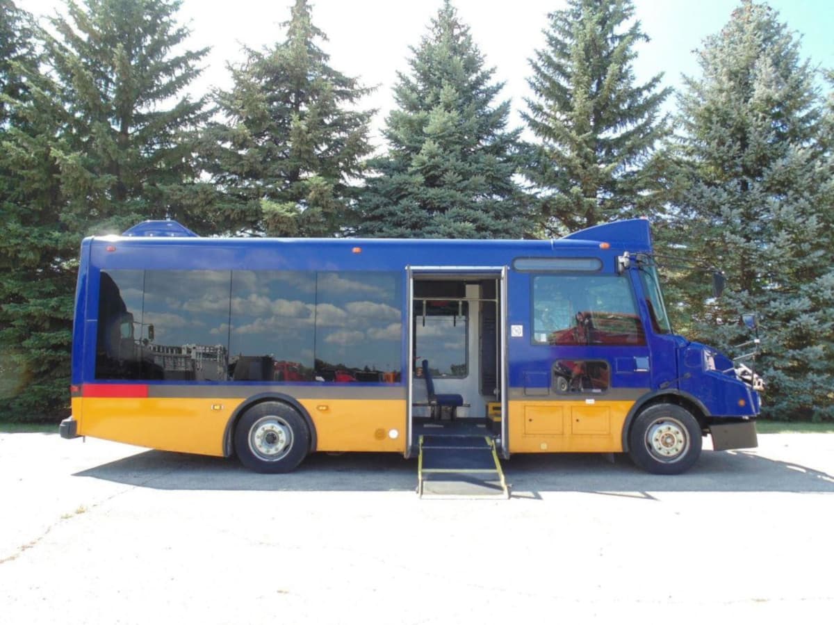2009 Workhorse Startrans  - Image 3