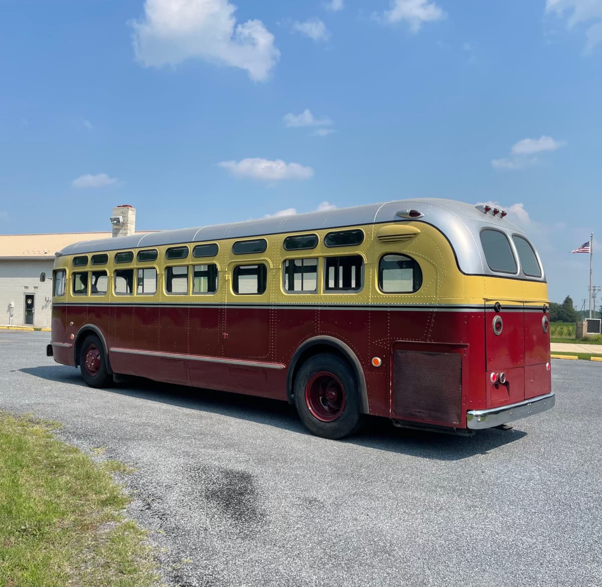 1950 GM TDH3612 (Rental Only) - Image 4