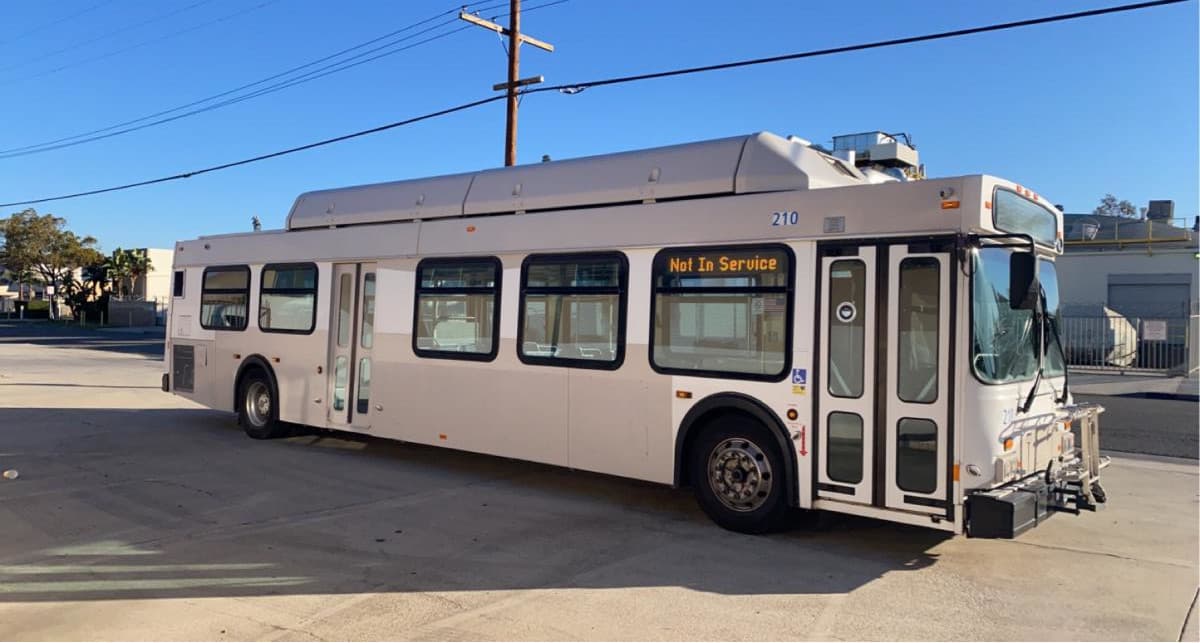 (20) 2007-2009 New Flyer C40LF Transit Bus - Image 2