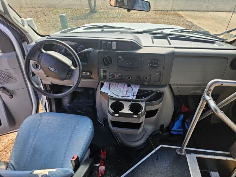 2018 Ford  E-350 - Image 4