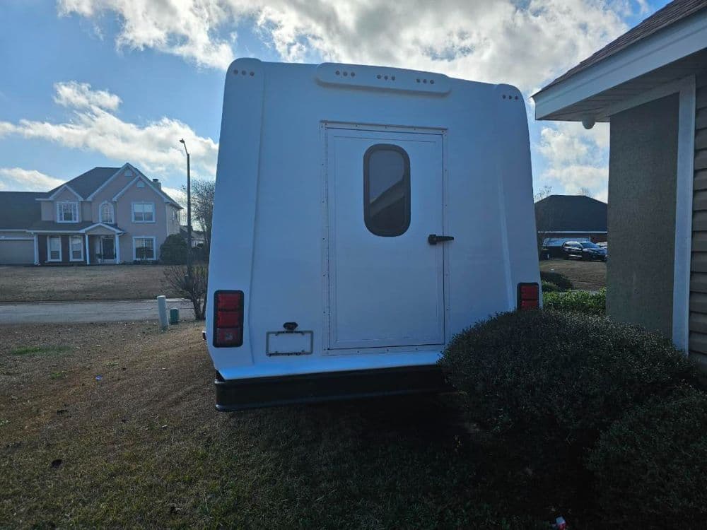 2018 Ford  E-350 - Image 3