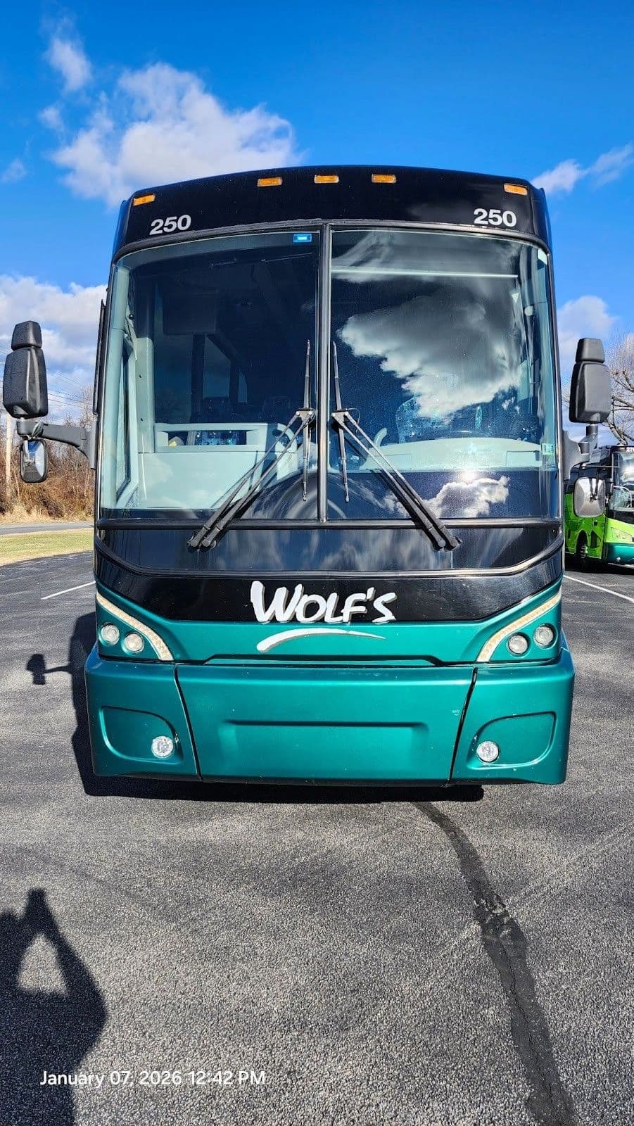 2015 MCI J4500 - Image 3