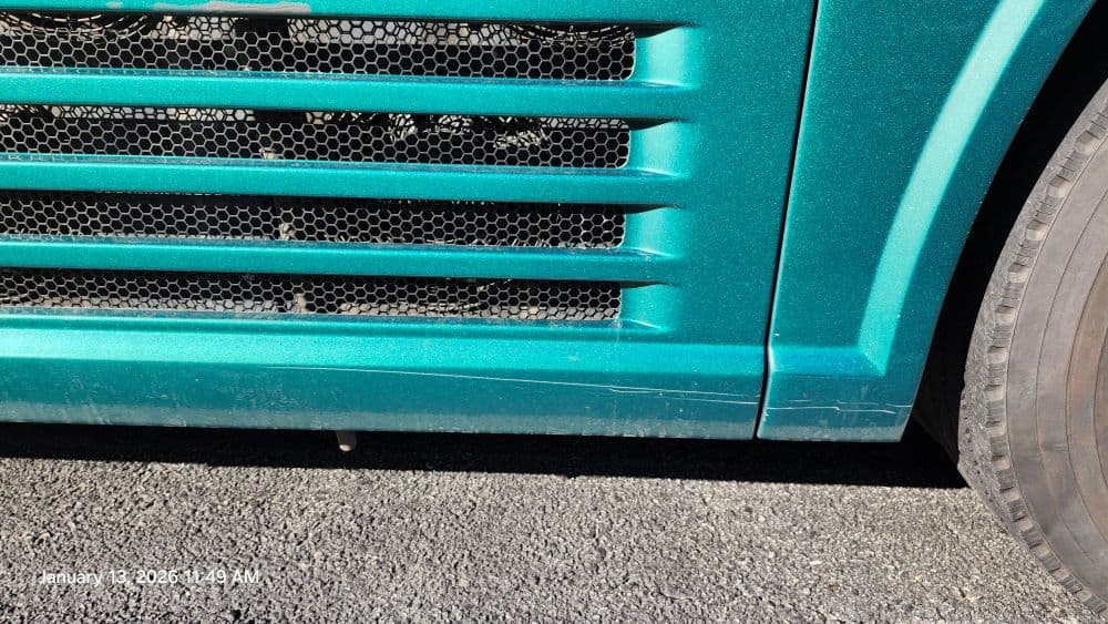 2015 MCI J4500 - Image 11