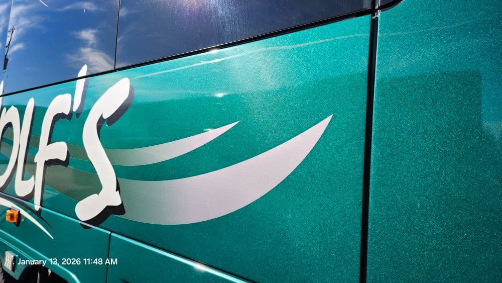 2015 MCI J4500 - Image 15