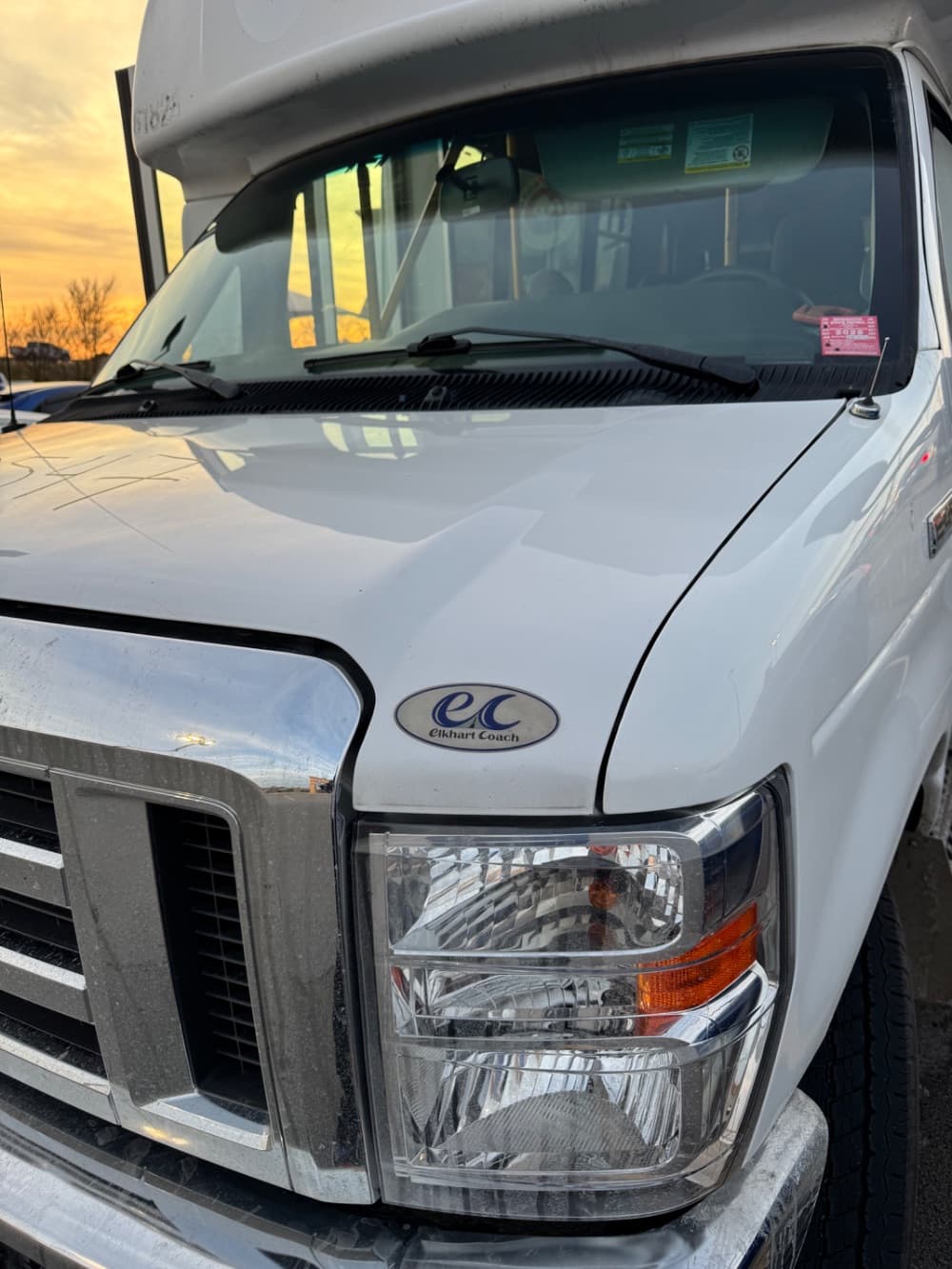 2019 Ford E-450 - Image 2