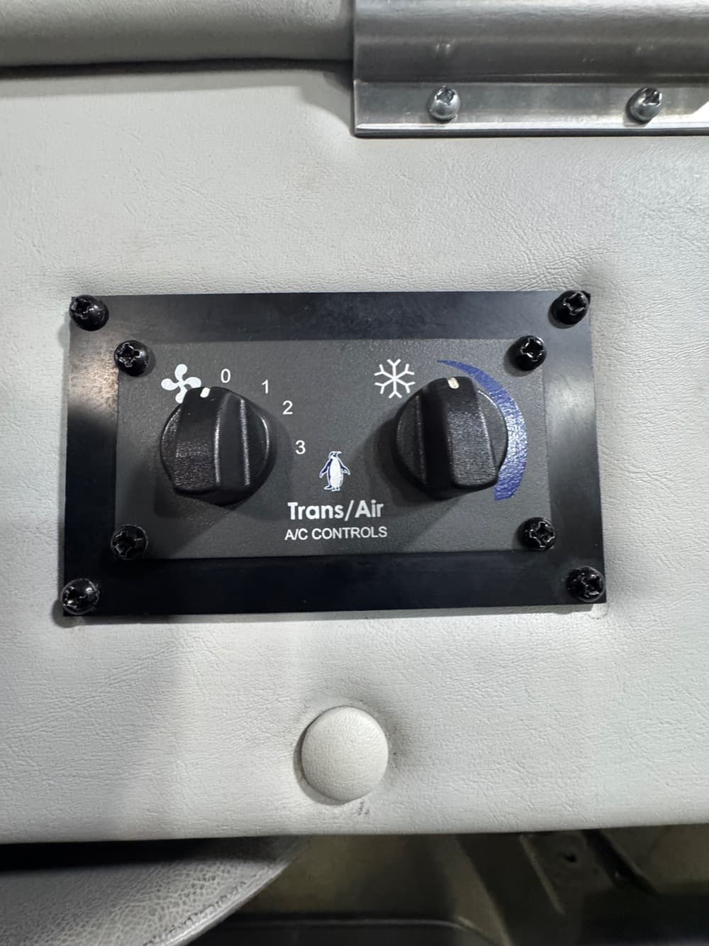 2019 Ford E-450 - Image 18