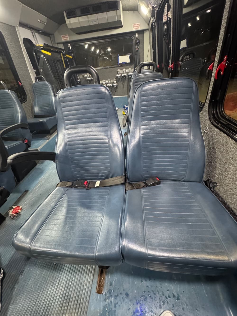 2019 Ford E-450 - Image 7