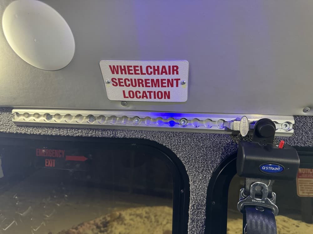 2019 Ford E-450 - Image 8