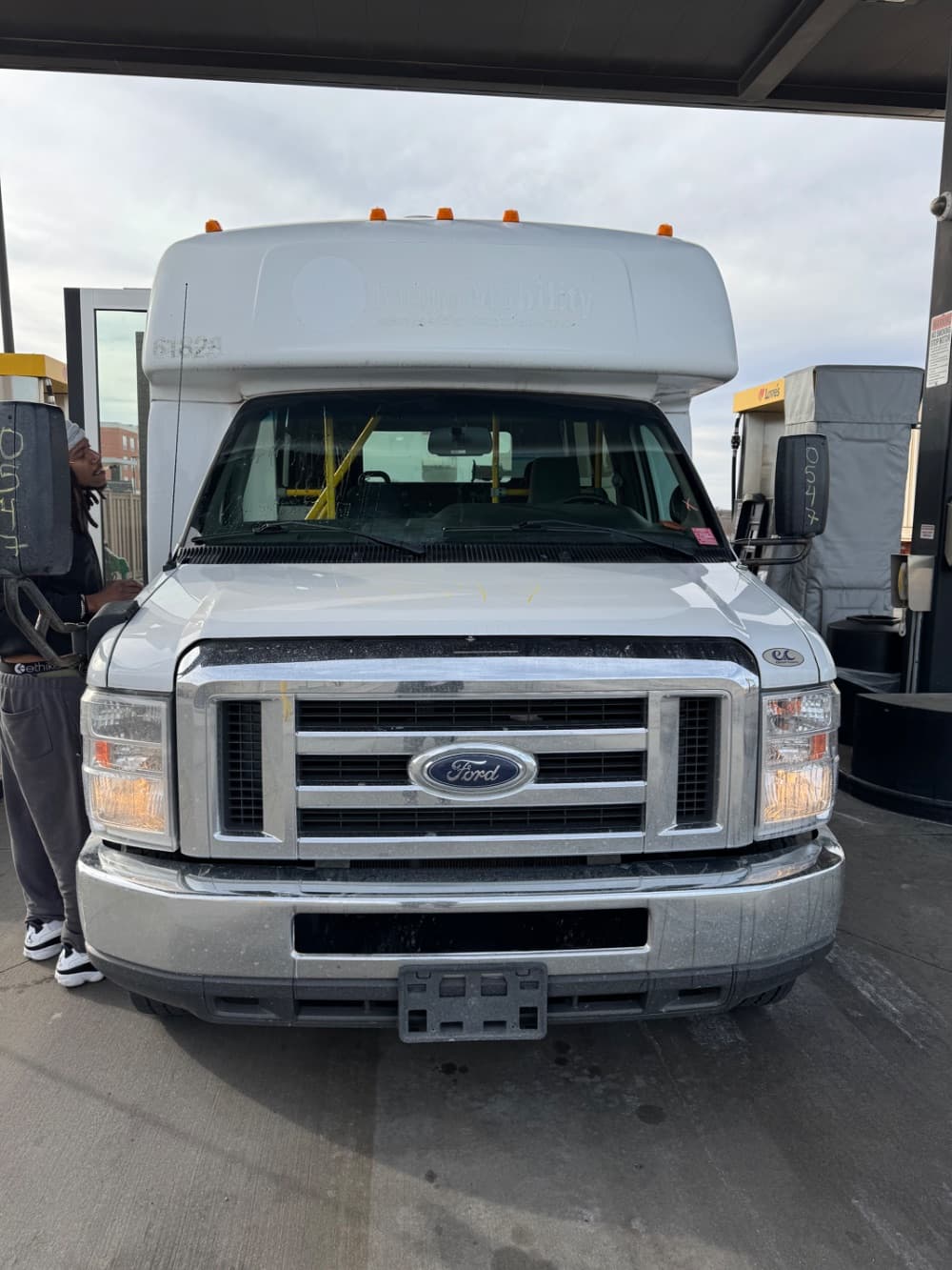 2019 Ford E-450 - Image 4