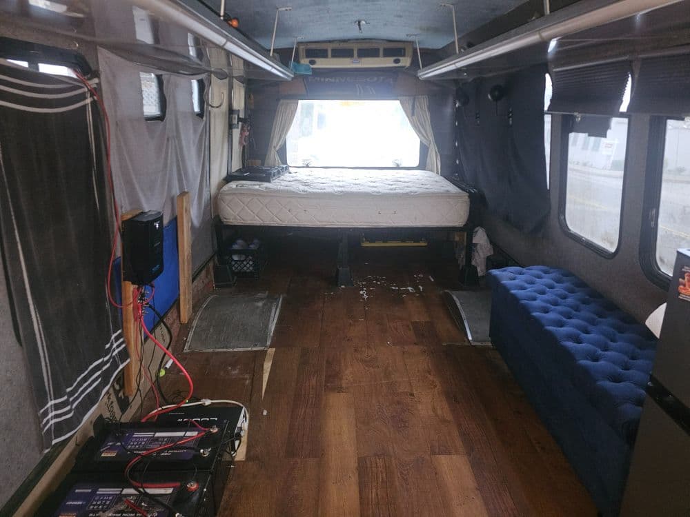 2006 Ford E450 - Image 8