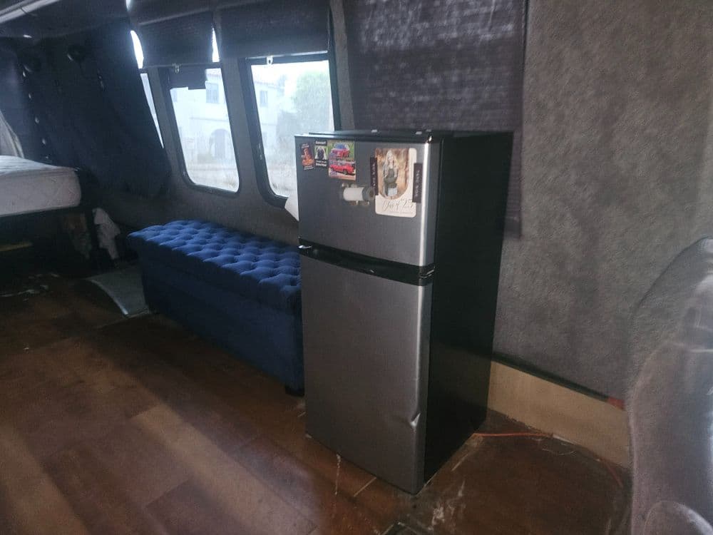 2006 Ford E450 - Image 9