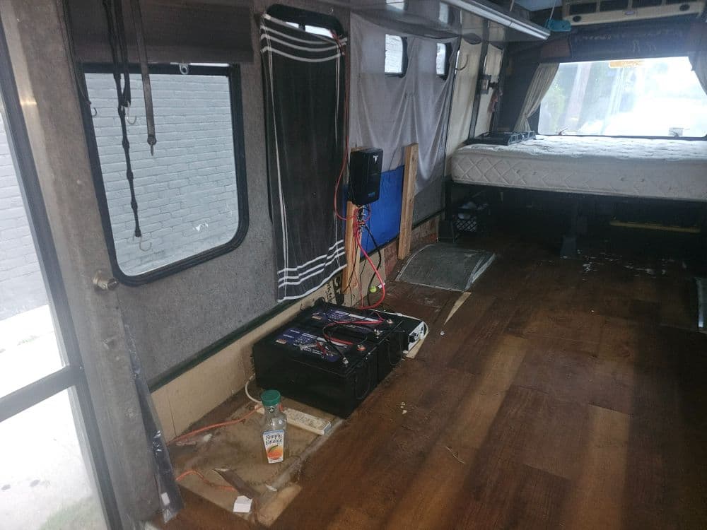 2006 Ford E450 - Image 10