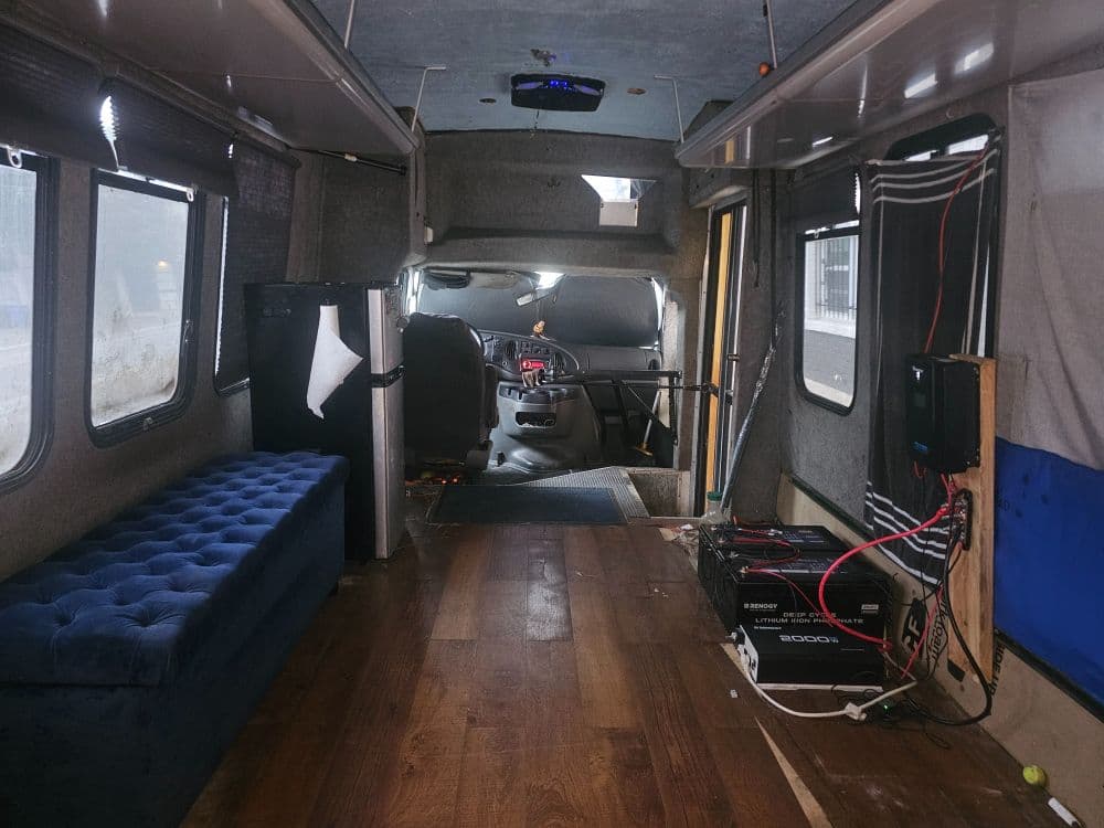 2006 Ford E450 - Image 7