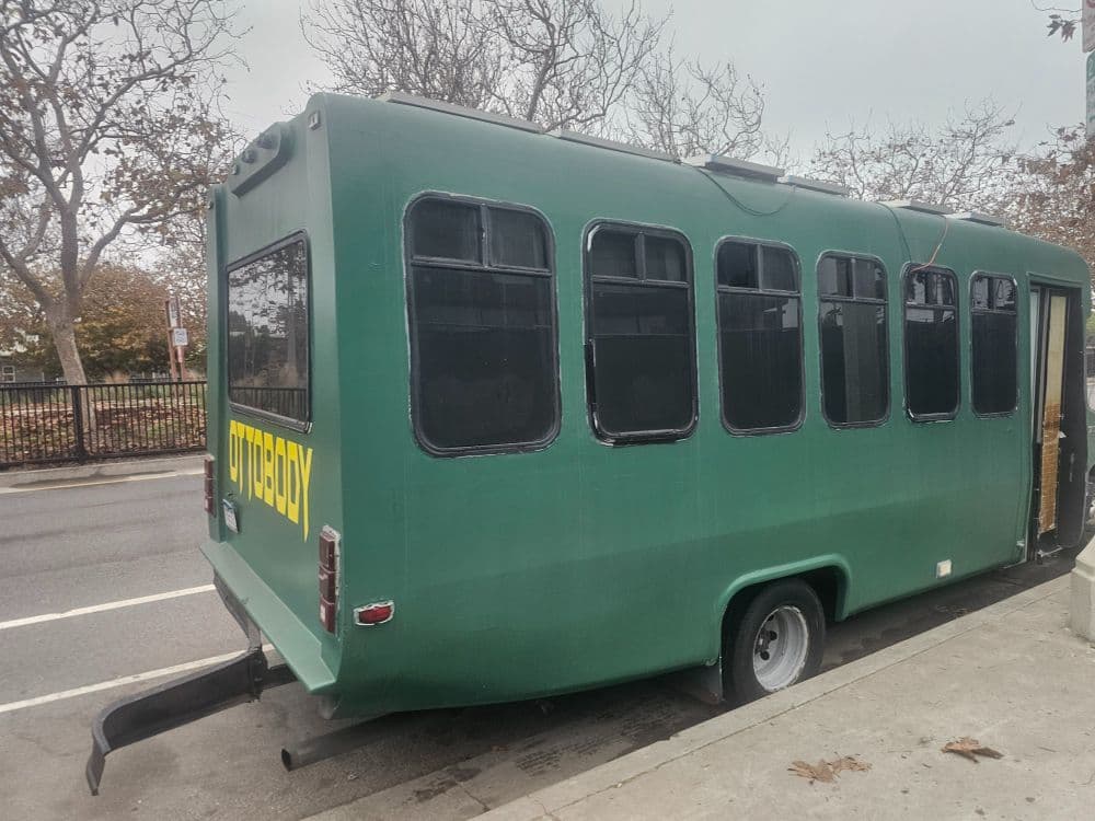 2006 Ford E450 - Image 3