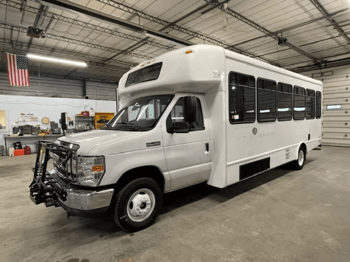 6 Business Benefits of Offering an Employee Shuttle Service in 2025