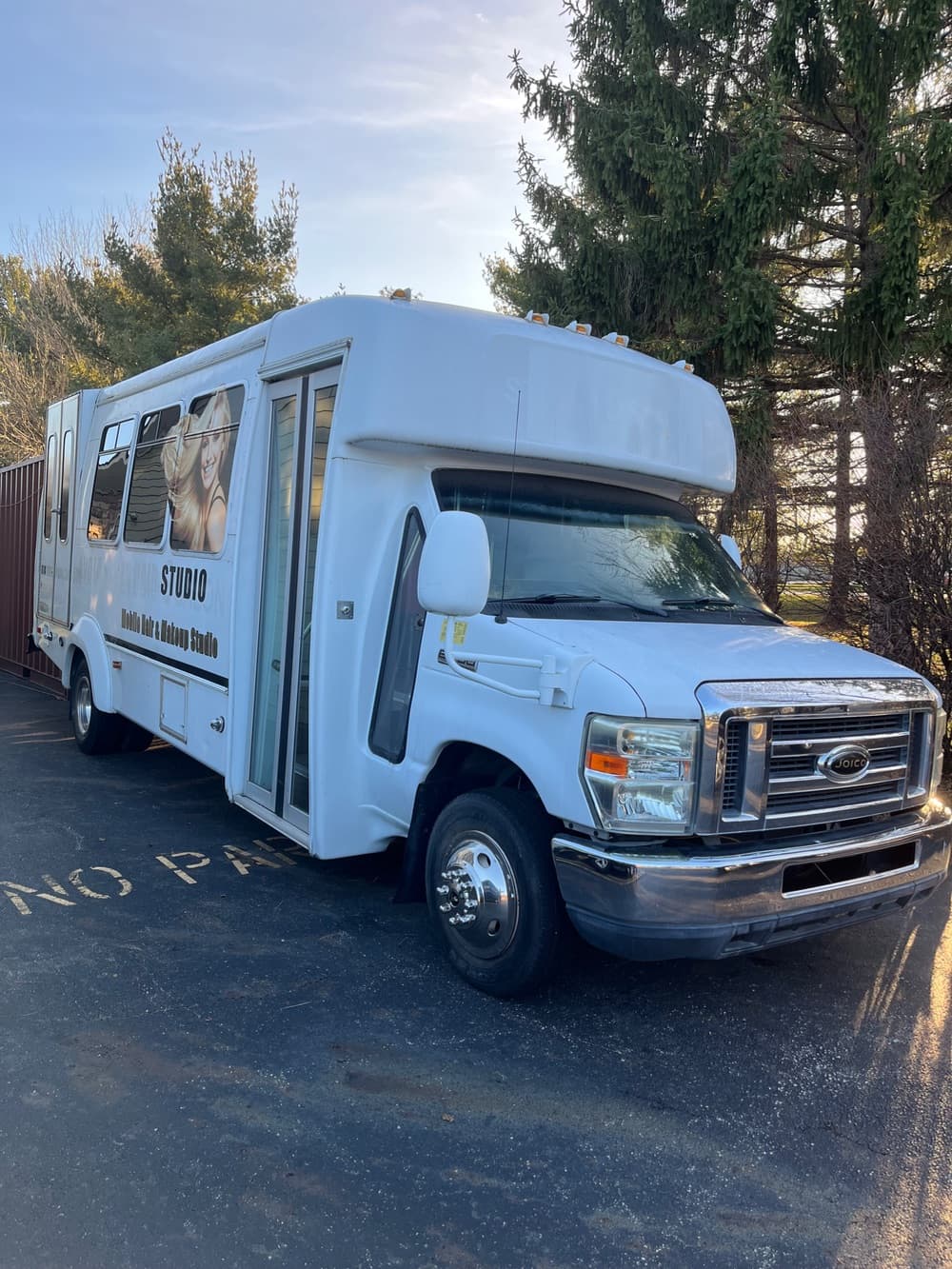 2009 Ford E-450 Super Duty Econoline bus 2009 Ford E-450 Super Duty Econoline bus