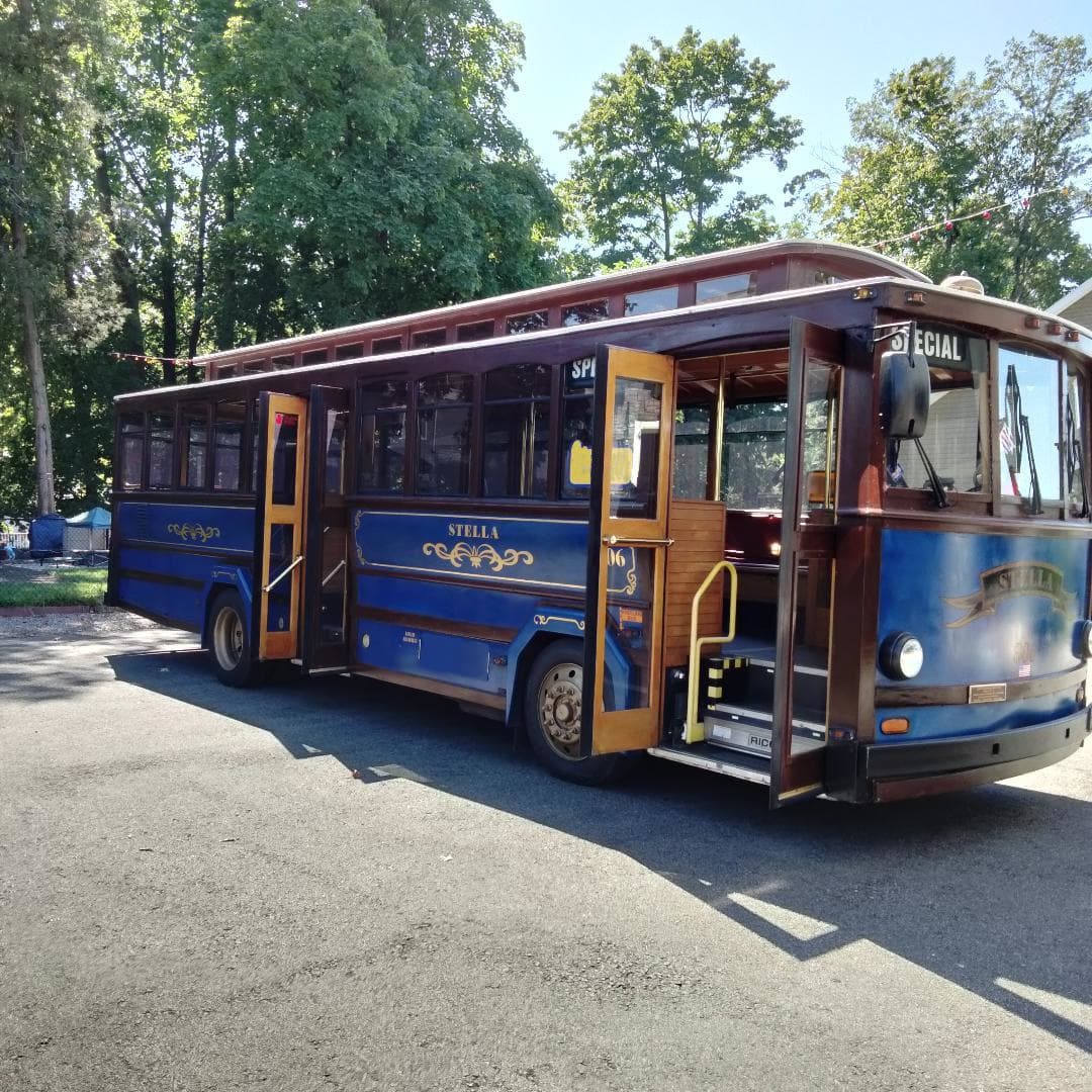 1998 Freightliner Cable Car Classics Golden Gate Trolley - Thumbnail 2 1998 Freightliner Cable Car Classics Golden Gate Trolley - Thumbnail 2