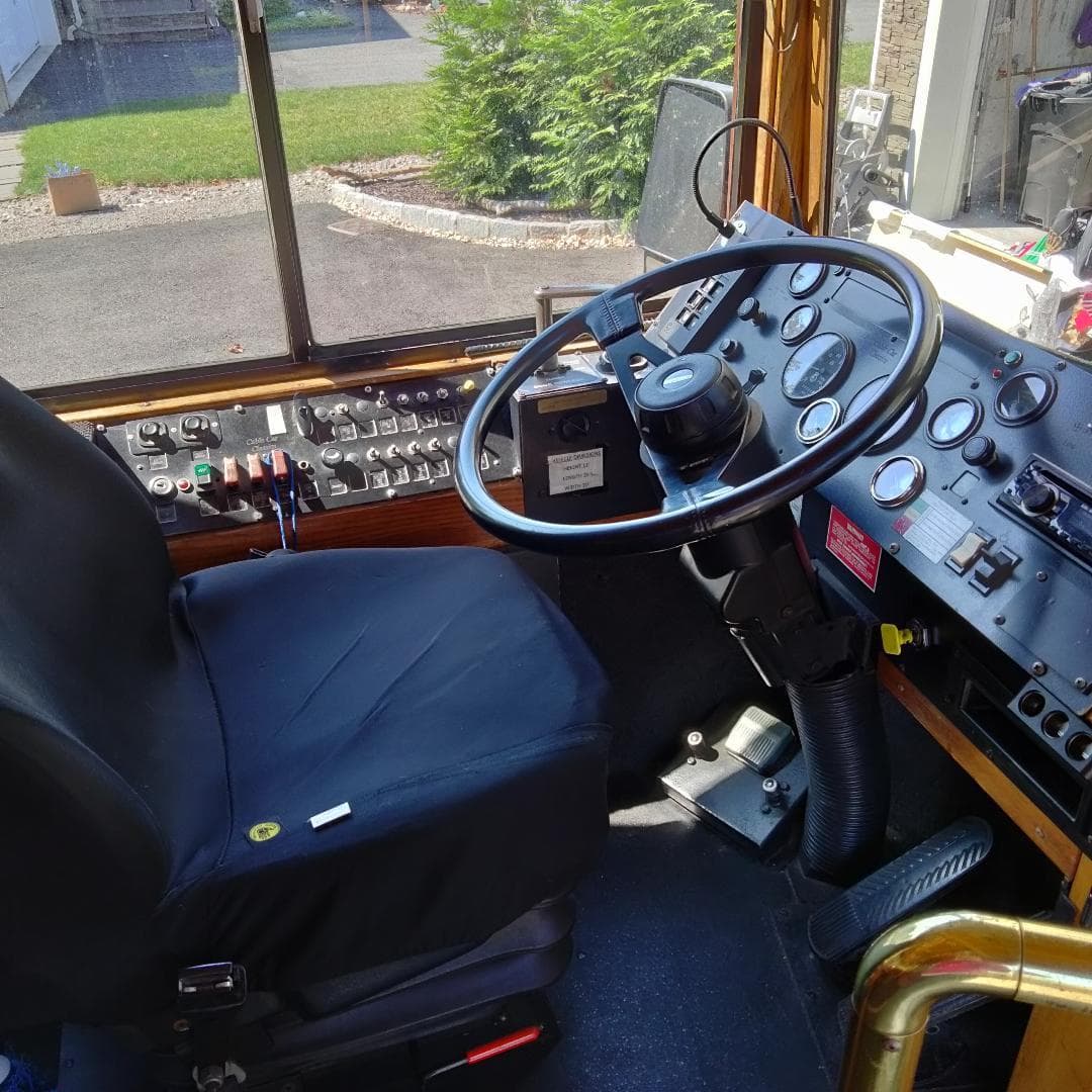 1998 Freightliner Cable Car Classics Golden Gate Trolley - Thumbnail 3 1998 Freightliner Cable Car Classics Golden Gate Trolley - Thumbnail 3