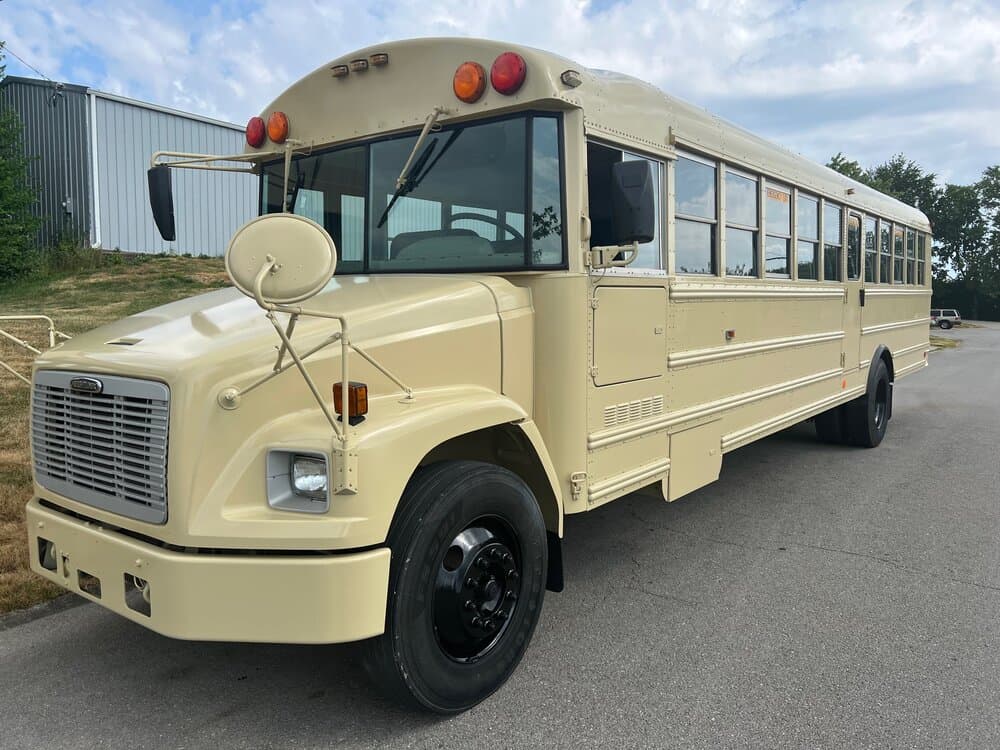 2006 Thomas Freightliner School Bus - Thumbnail 1 2006 Thomas Freightliner School Bus - Thumbnail 1