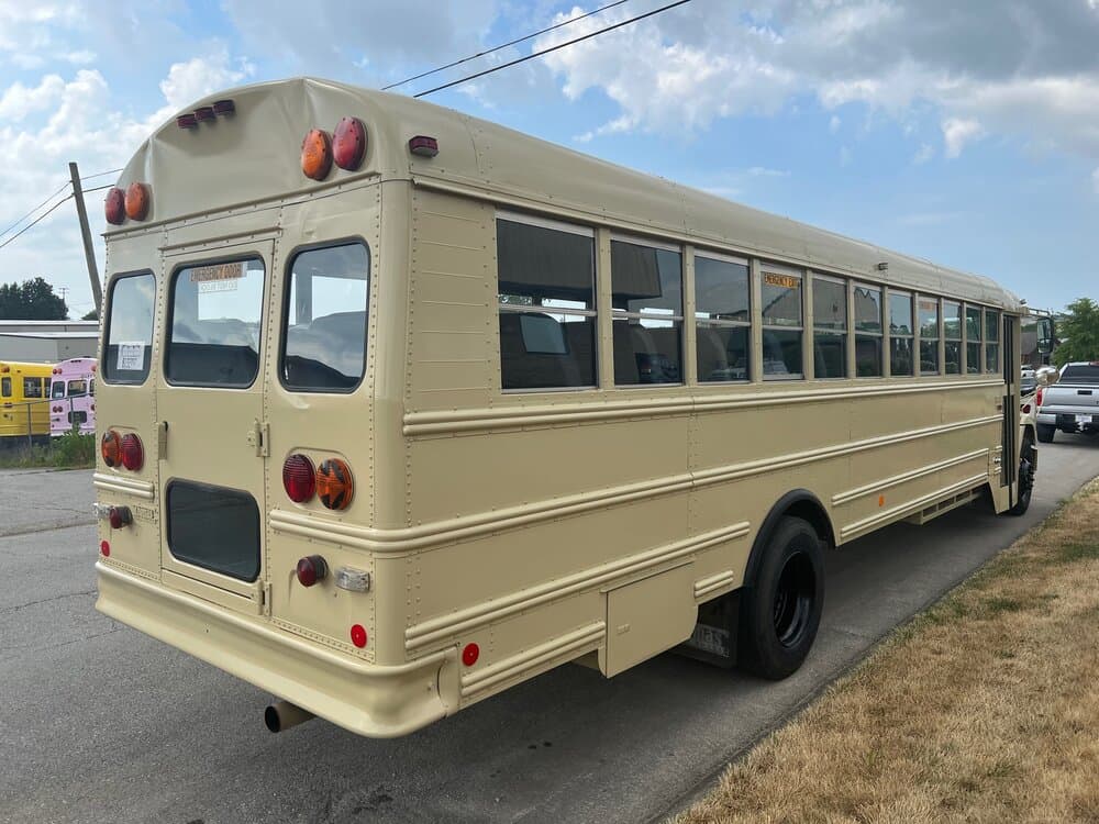 2006 Thomas Freightliner School Bus - Thumbnail 3 2006 Thomas Freightliner School Bus - Thumbnail 3