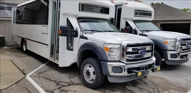 2013 Ford F550 Mini Bus - Thumbnail 2 2013 Ford F550 Mini Bus - Thumbnail 2