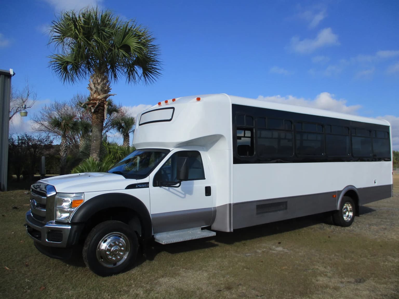2011 Ford F550 Glaval Shuttle Bus - Thumbnail 1 2011 Ford F550 Glaval Shuttle Bus - Thumbnail 1