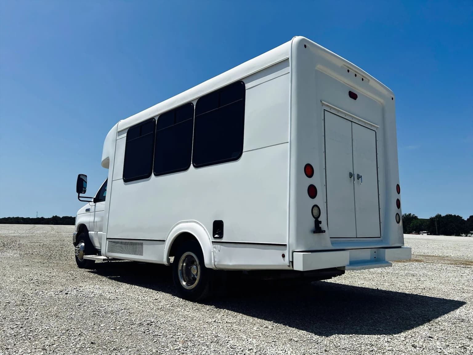 2019 Ford E-350 El Dorado Shuttle Bus - Thumbnail 2 2019 Ford E-350 El Dorado Shuttle Bus - Thumbnail 2
