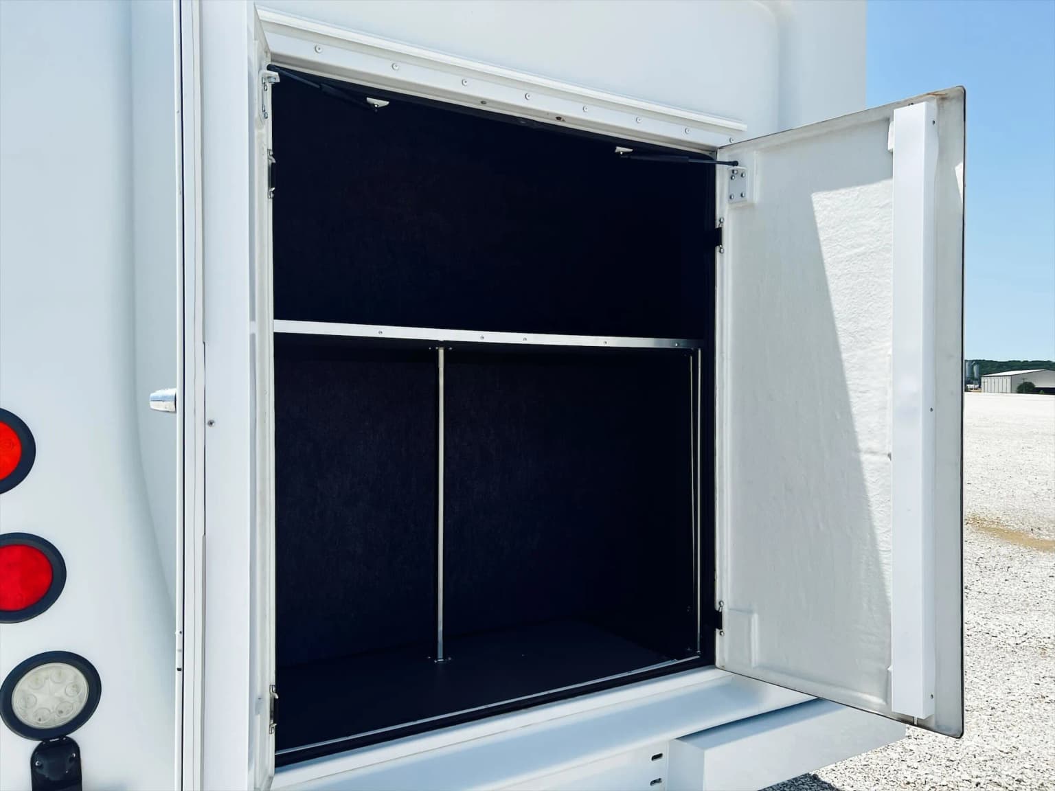 2019 Ford E-350 El Dorado Shuttle Bus - Thumbnail 4 2019 Ford E-350 El Dorado Shuttle Bus - Thumbnail 4