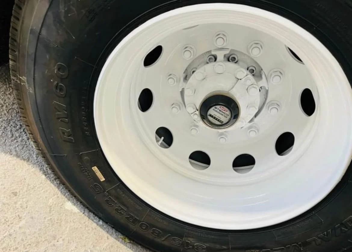 2004 Van Hool C2045 Coach Bus - Thumbnail 2 2004 Van Hool C2045 Coach Bus - Thumbnail 2