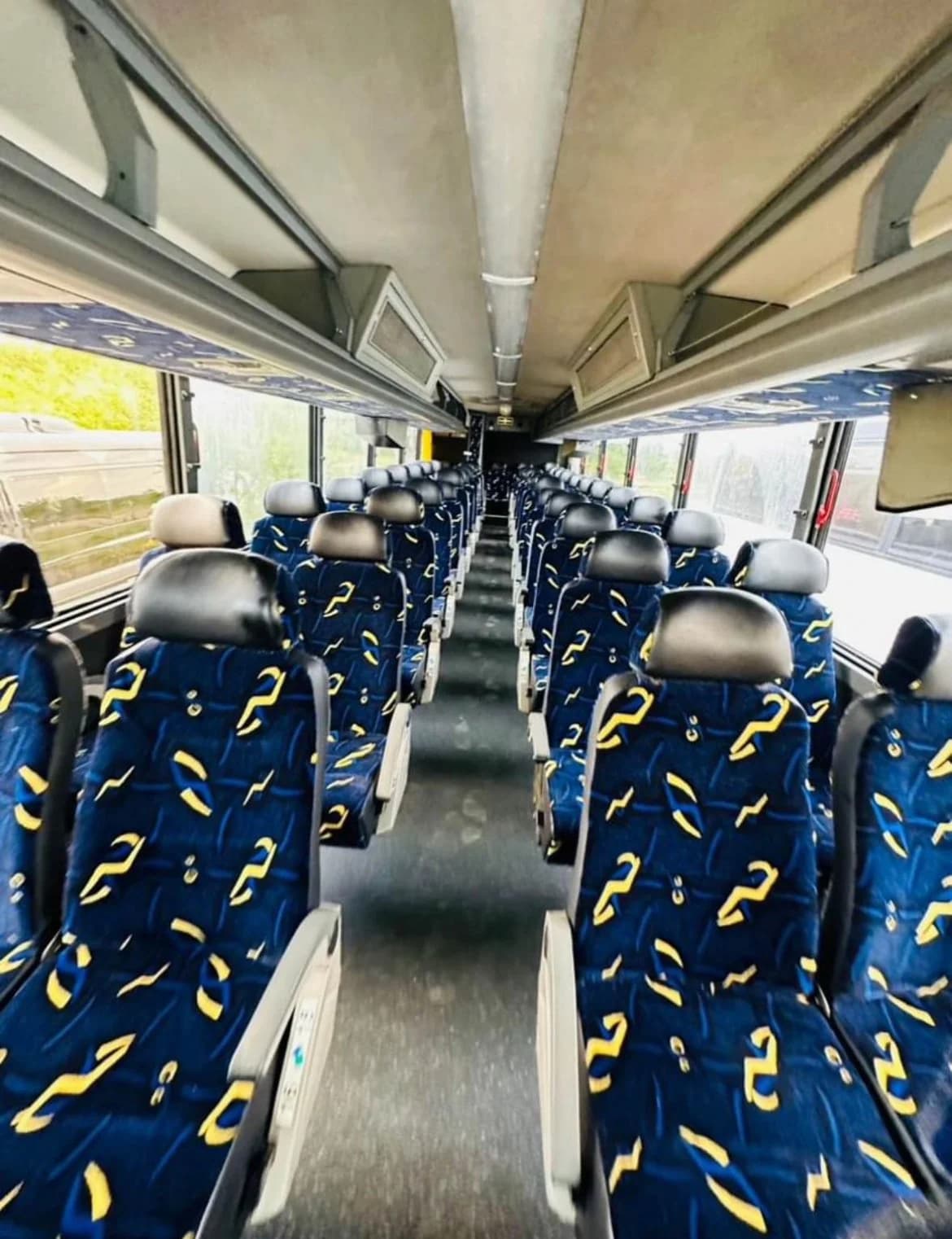 2004 Van Hool C2045 Coach Bus - Thumbnail 4 2004 Van Hool C2045 Coach Bus - Thumbnail 4