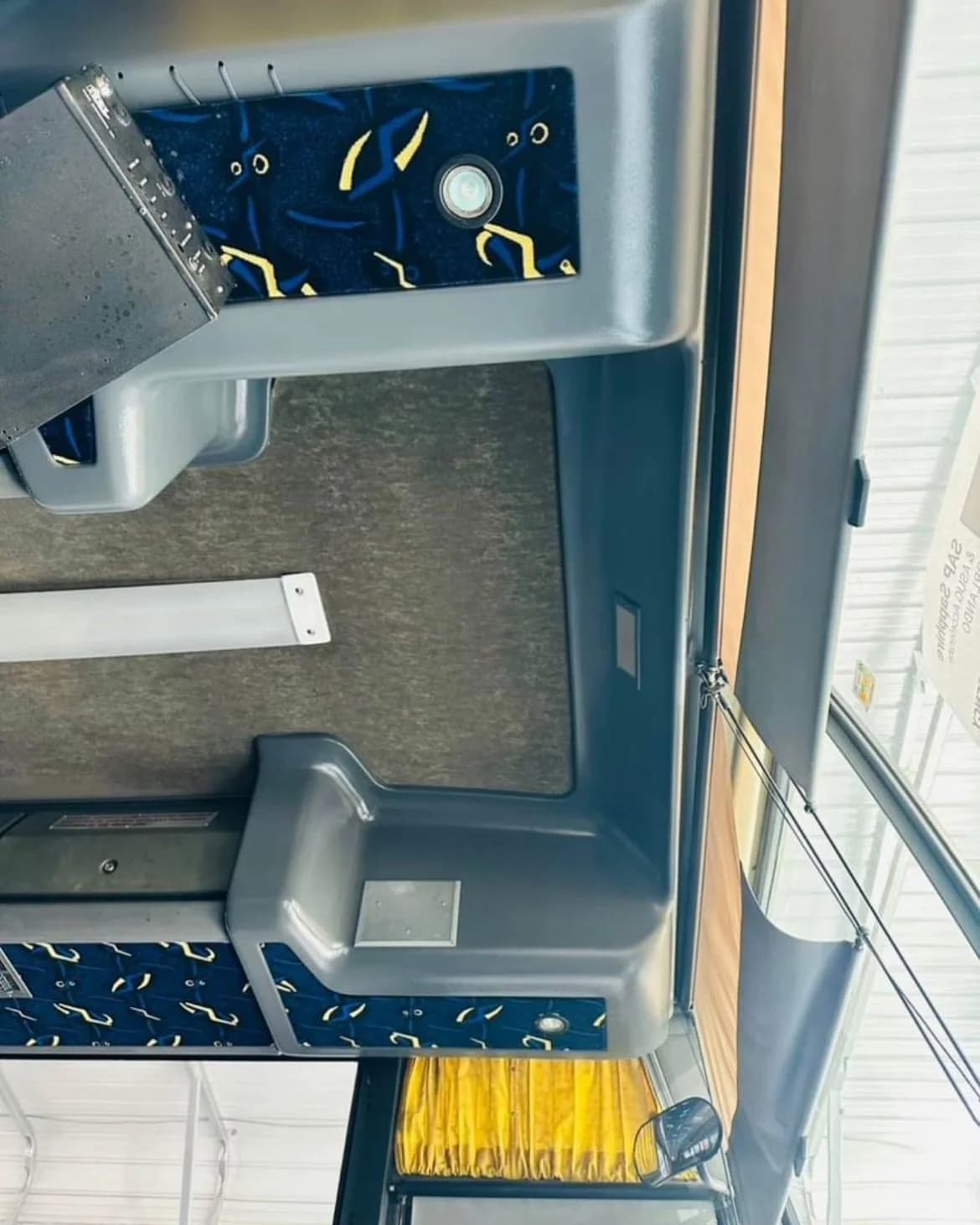 2004 Van Hool C2045 Coach Bus - Thumbnail 5 2004 Van Hool C2045 Coach Bus - Thumbnail 5