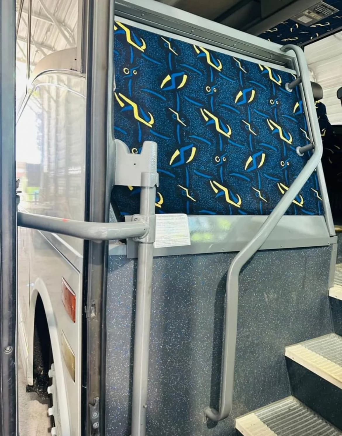 2004 Van Hool C2045 Coach Bus - Thumbnail 6 2004 Van Hool C2045 Coach Bus - Thumbnail 6