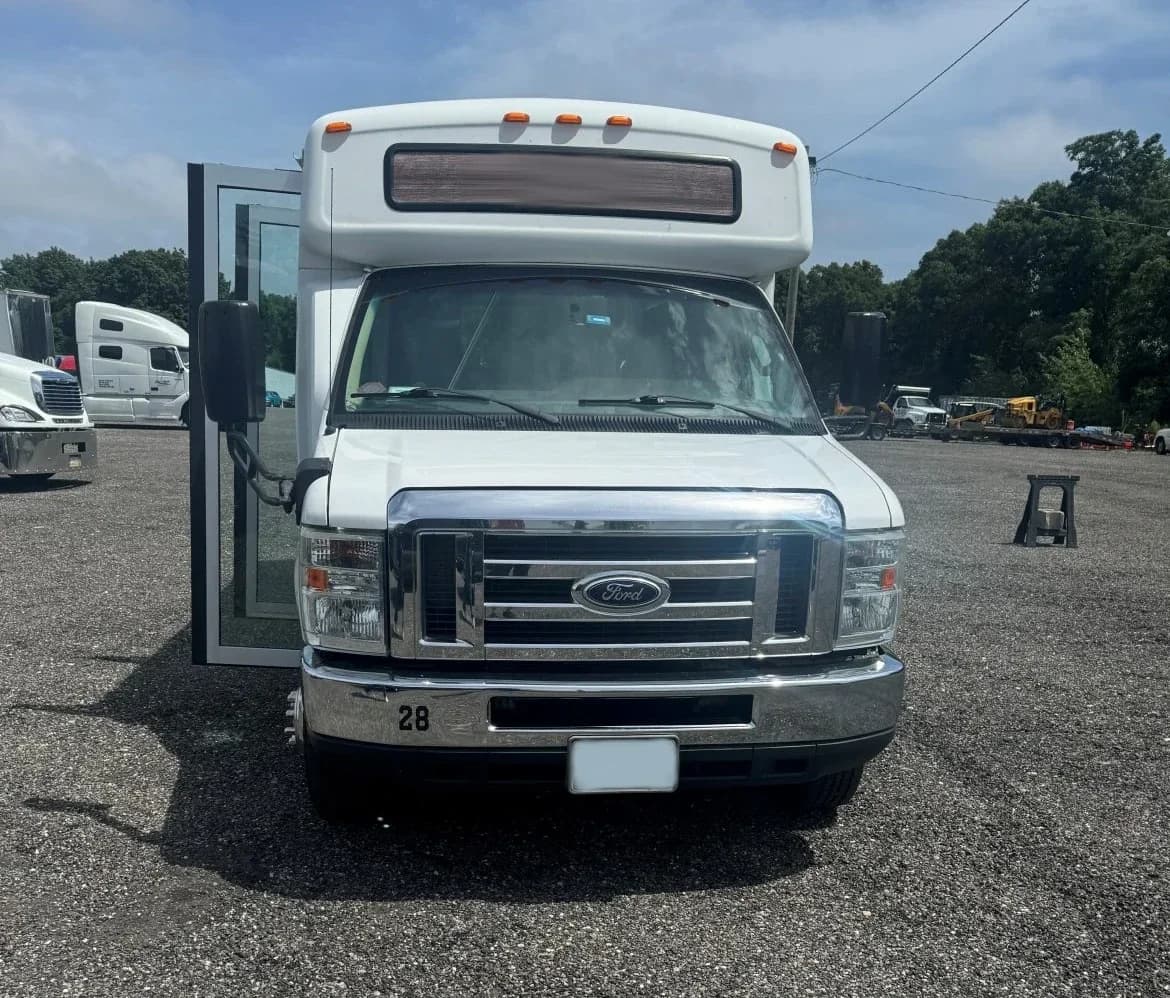 2016 Ford E350 Limo Bus - Thumbnail 1 2016 Ford E350 Limo Bus - Thumbnail 1