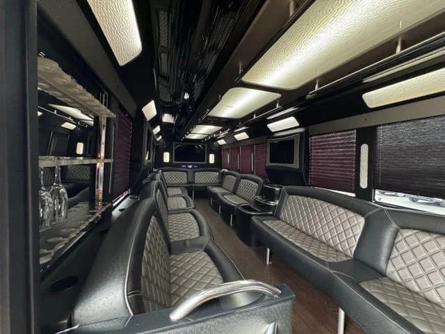 2017 Ford F550 XLT Limo Bus - Thumbnail 14 2017 Ford F550 XLT Limo Bus - Thumbnail 14