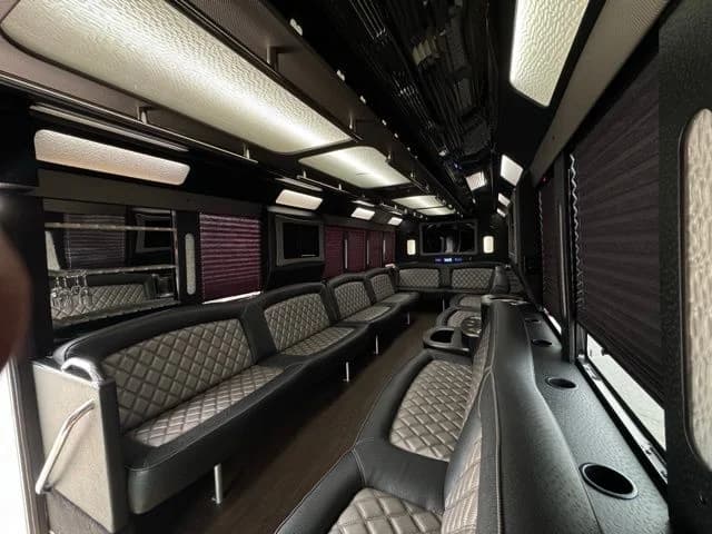 2017 Ford F550 XLT Limo Bus - Thumbnail 17 2017 Ford F550 XLT Limo Bus - Thumbnail 17