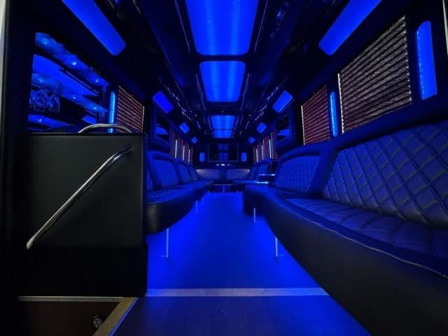 2017 Ford F550 XLT Limo Bus - Thumbnail 19 2017 Ford F550 XLT Limo Bus - Thumbnail 19