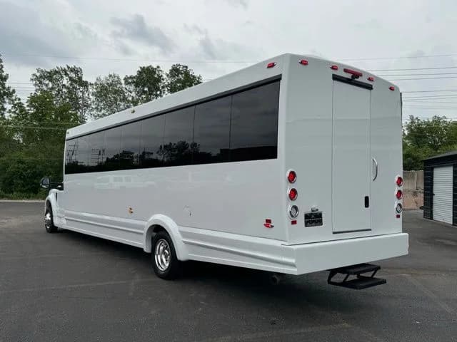 2017 Ford F550 XLT Limo Bus - Thumbnail 2 2017 Ford F550 XLT Limo Bus - Thumbnail 2