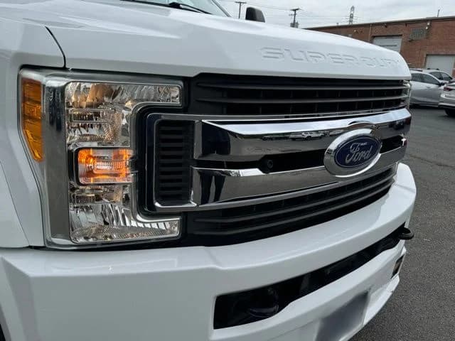 2017 Ford F550 XLT Limo Bus - Thumbnail 4 2017 Ford F550 XLT Limo Bus - Thumbnail 4