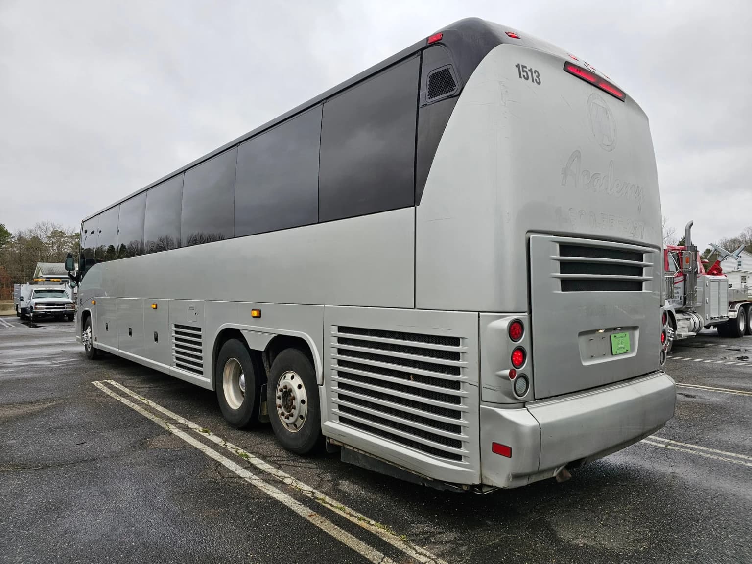2011 MCI J4500 Coach Bus - Thumbnail 7 2011 MCI J4500 Coach Bus - Thumbnail 7