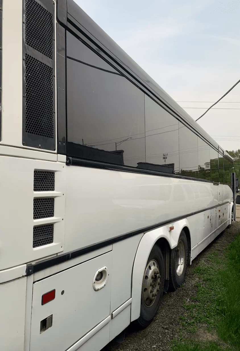 2009 MCI D4505 Coach Bus - Thumbnail 5 2009 MCI D4505 Coach Bus - Thumbnail 5