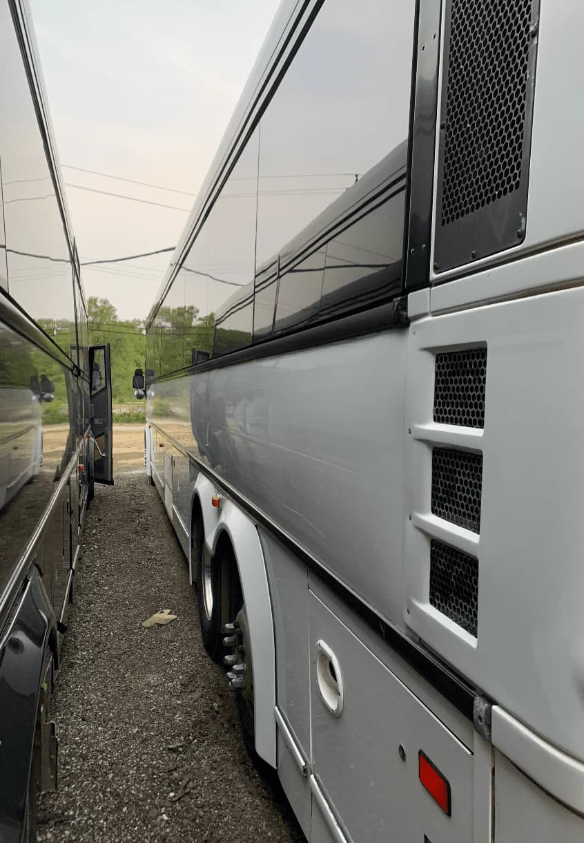 2009 MCI D4505 Coach Bus - Thumbnail 6 2009 MCI D4505 Coach Bus - Thumbnail 6