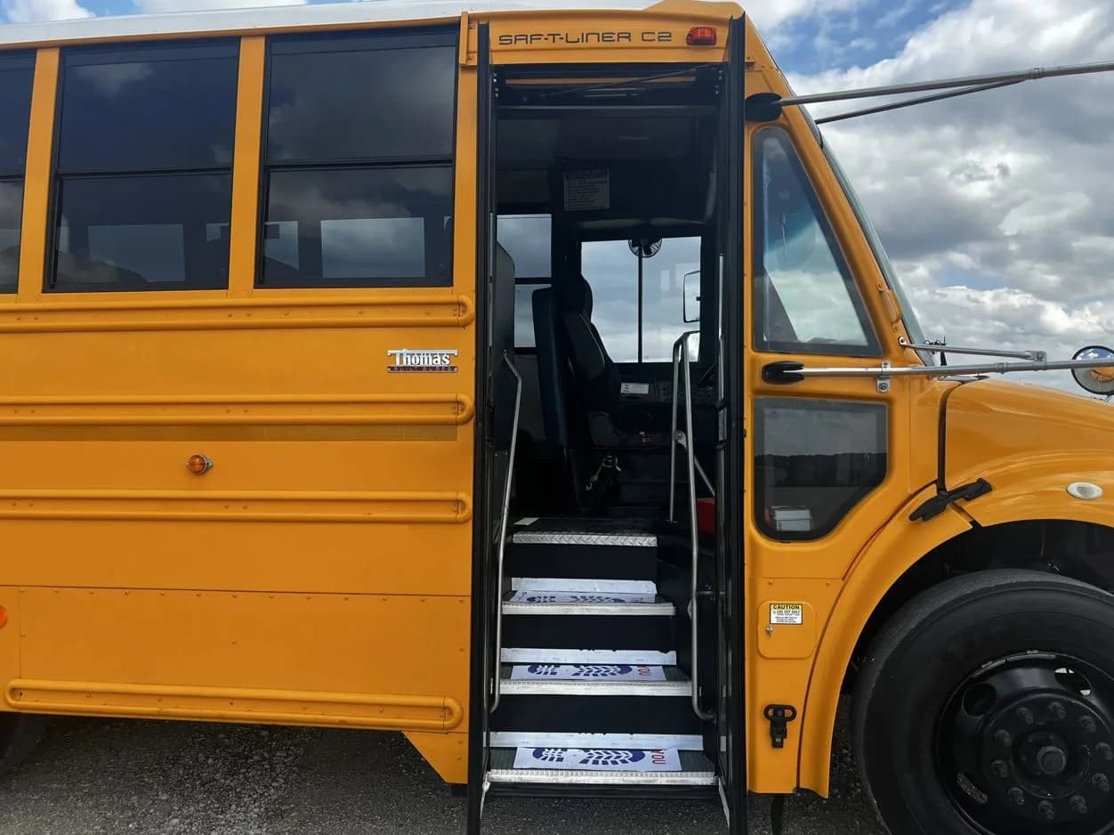 2018 Thomas C2 School Bus - Thumbnail 4 2018 Thomas C2 School Bus - Thumbnail 4