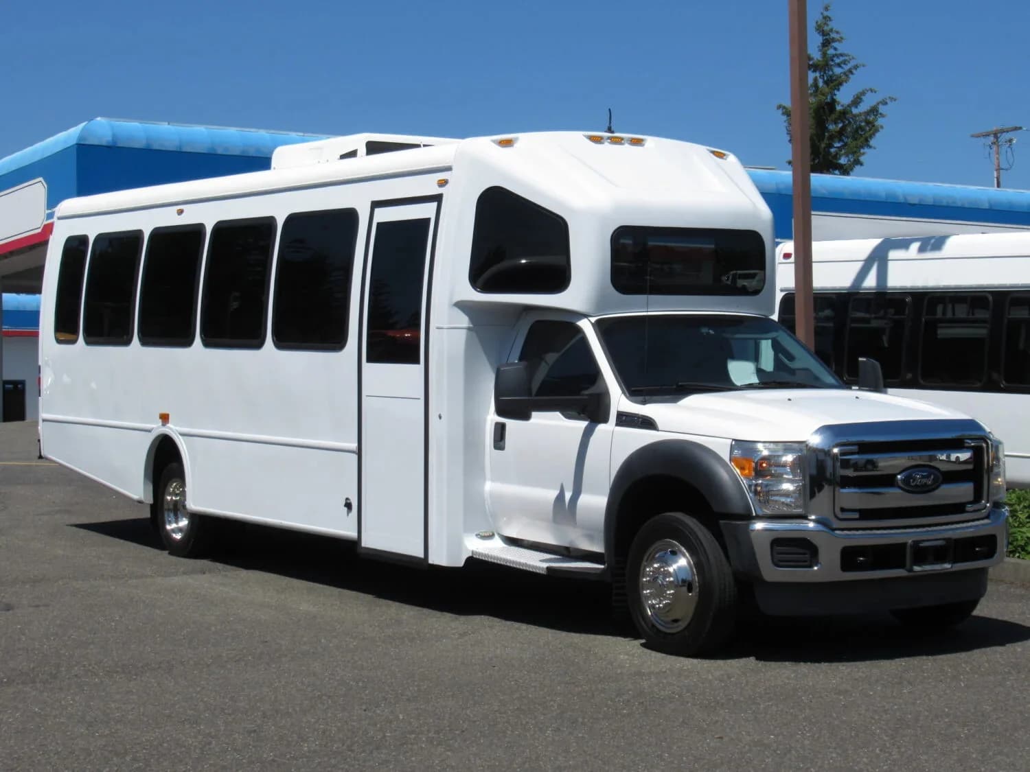 2013 Ford Ameritrans Shuttle Bus - Thumbnail 2 2013 Ford Ameritrans Shuttle Bus - Thumbnail 2