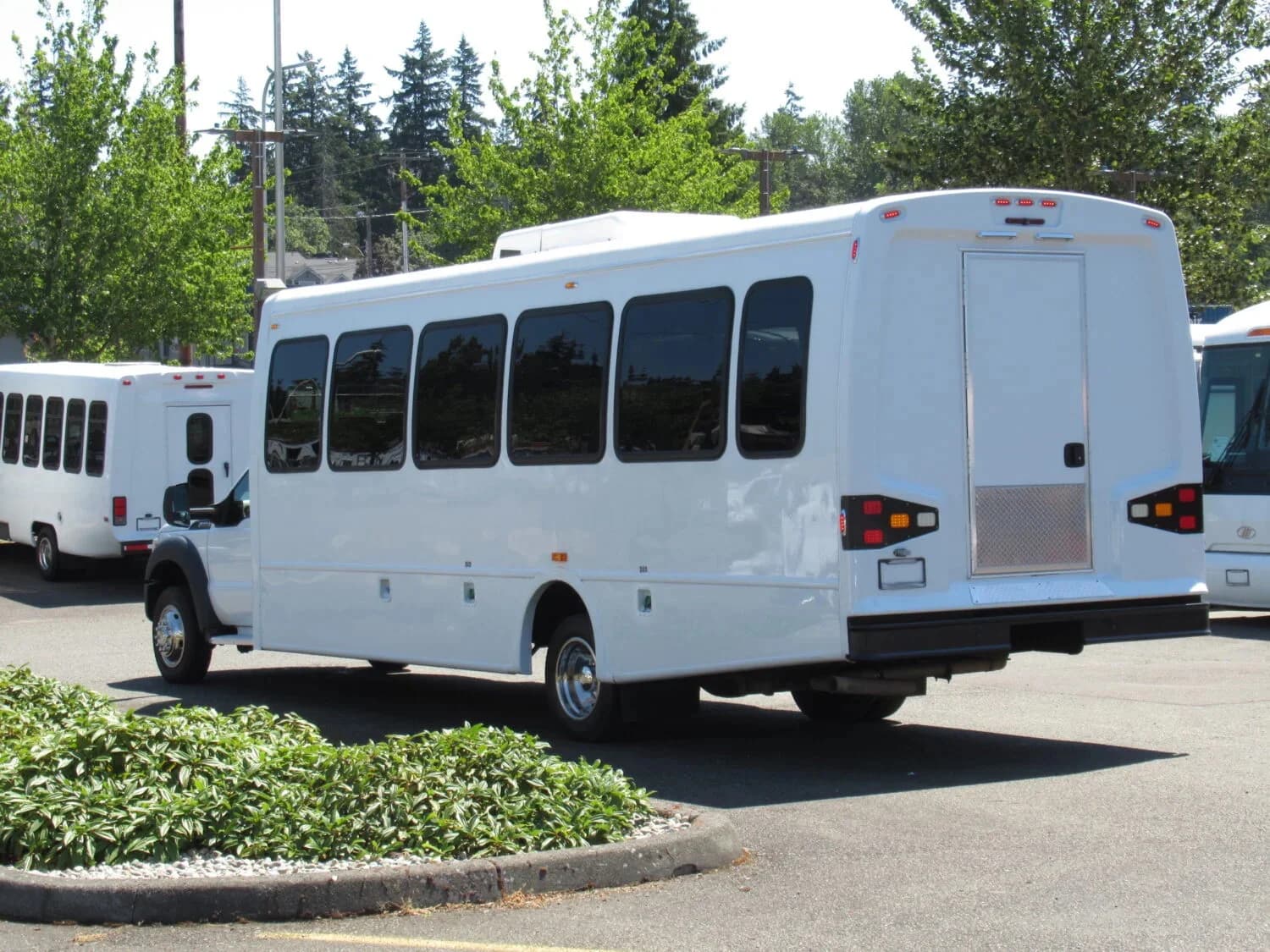 2013 Ford Ameritrans Shuttle Bus - Thumbnail 4 2013 Ford Ameritrans Shuttle Bus - Thumbnail 4