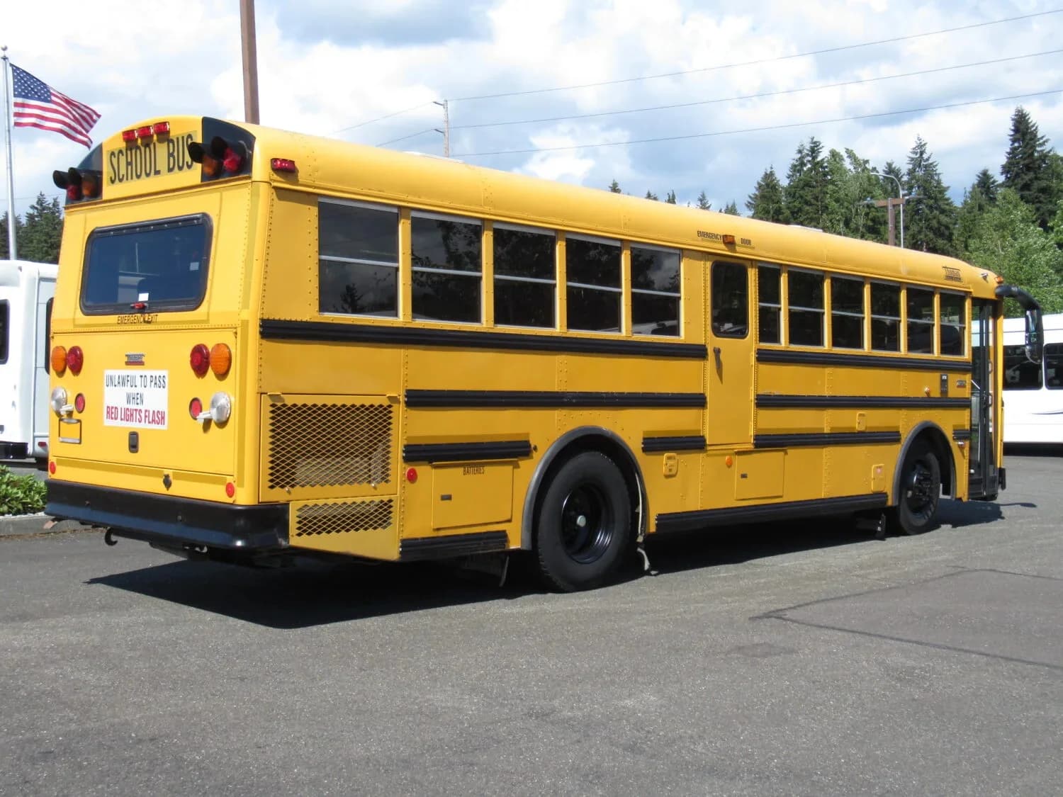 2009 Thomas Saf T Liner HDX School Bus - Thumbnail 3 2009 Thomas Saf T Liner HDX School Bus - Thumbnail 3